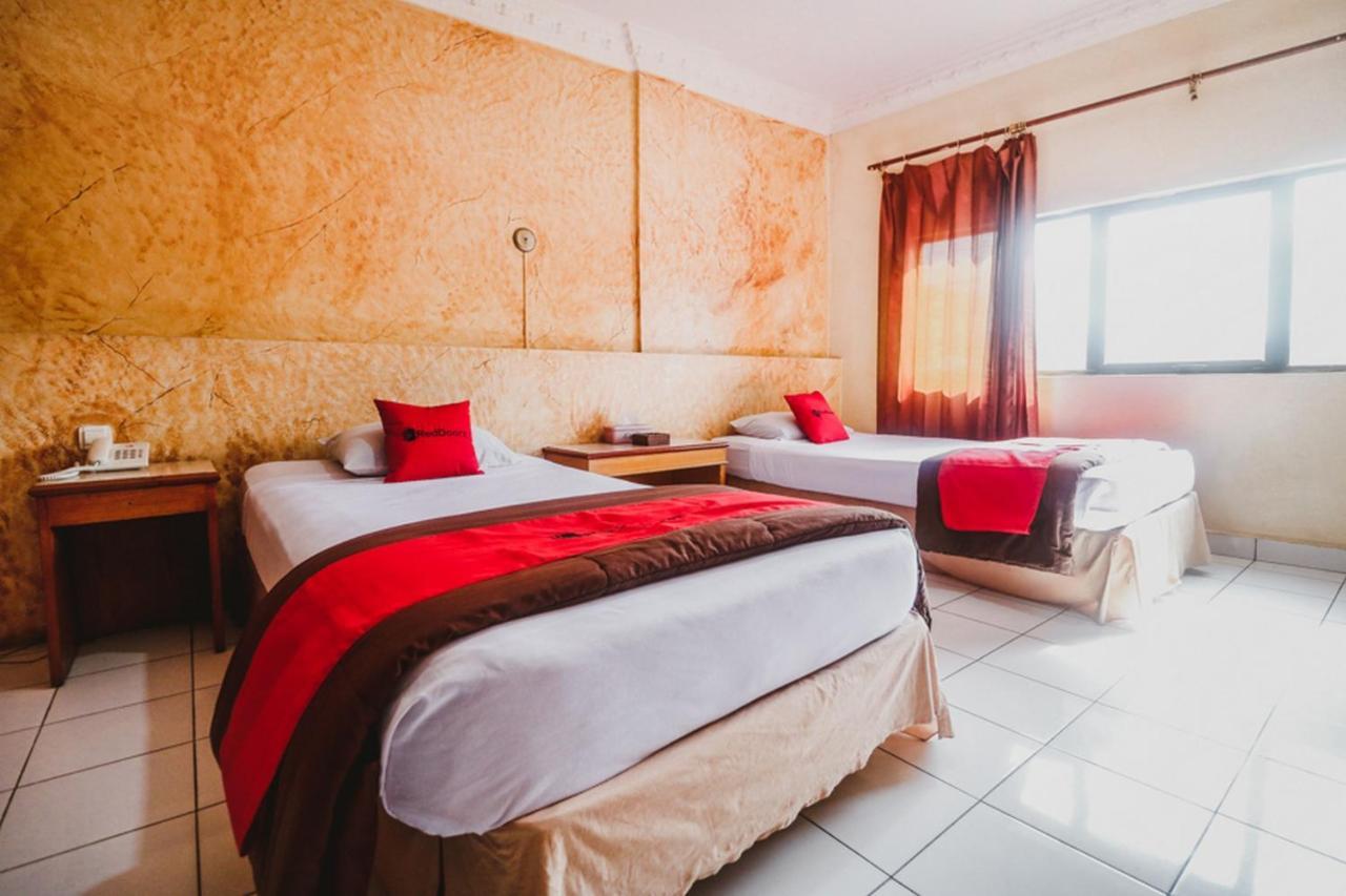 Reddoorz Plus Near Jambi Prima Mall Buitenkant foto